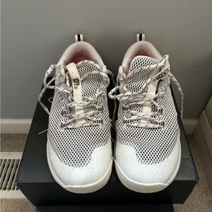 UNDER ARMOUR WOMEN VOLLEYBALL SHOES